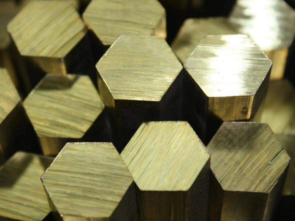 Латунный шестигранник тянутый 95 мм ЛС59-2 ГОСТ 2060-2006