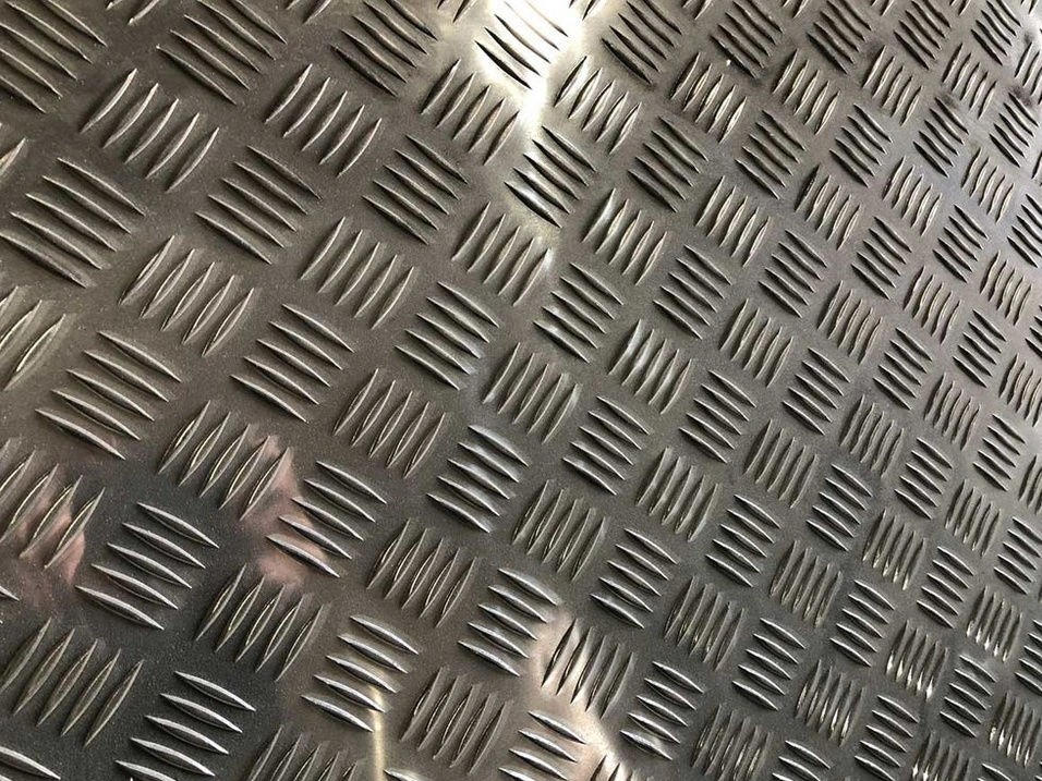 Нержавеющий рифленый лист 2000 мм 1000 мм 0,8 мм 12Х18Н10Т